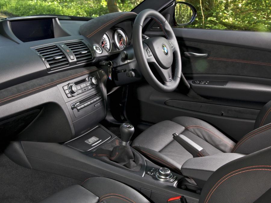  BMW 1-Series M Coupe 2011 года  (UK) (фото 28 из 30)